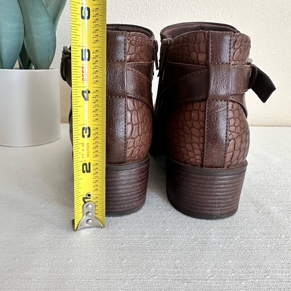 BareTraps Maci Brown Faux Leather Croc Texture Buckle Ankle Booties Women’s 10M - Picture 10 of 13